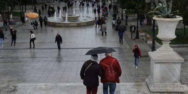 Τοπικές βροχές και βαθμιαία πτώση της θερμοκρασίας