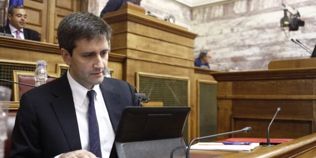 Χουλιαράκης: Δεν είναι πανάκεια η απομείωση του Χρέους