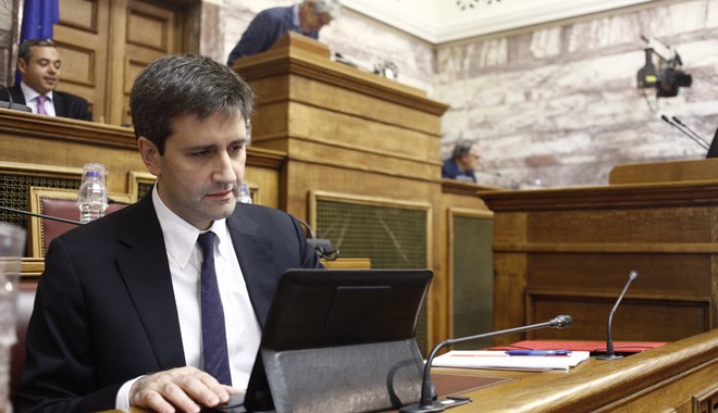 Χουλιαράκης: Δεν είναι πανάκεια η απομείωση του Χρέους