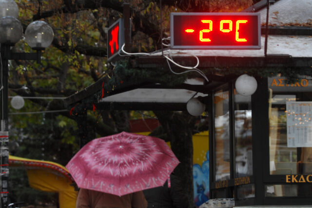 Νεφώσεις, τοπικές βροχές και χιονόνερο