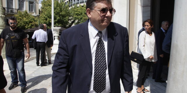 Στον εισαγγελέα Μπούκουρας – Καρατζαφέρης για παραβάσεις στα Πόθεν Έσχες