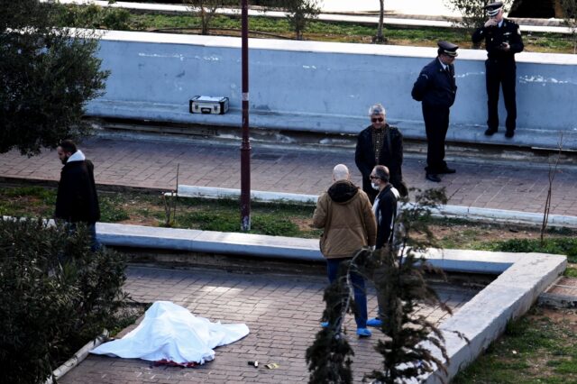Καταδίωξη στην Πλ. Θεάτρου: Πυροβόλησε και τραυμάτισε αστυνομικό και μετά αυτοκτόνησε