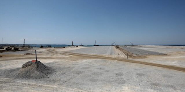 H ΥΠΑ ναρκοθετεί τη συμφωνία παραχώρησης των 14 αεροδρομίων