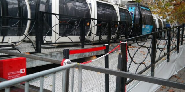 Τι απαντά η εταιρεία που εγκατέστησε τη ρόδα στο Σύνταγμα