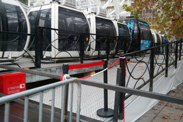 Τι απαντά η εταιρεία που εγκατέστησε τη ρόδα στο Σύνταγμα