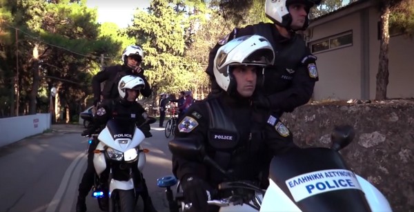 Η Ελληνική Αστυνομία κάνει ‘Mannequin Challenge’!