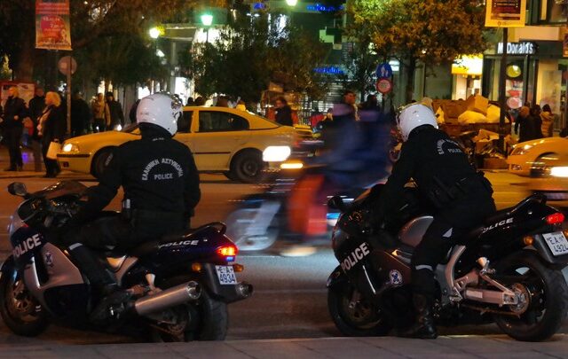 Γρονθοκόπησαν παντοπώλη στο κέντρο της Αθήνας και τον λήστεψαν