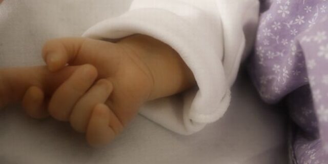 Κατερίνη: Πούλησαν νεογέννητο έναντι 8.000 ευρώ σε άτεκνο ζευγάρι