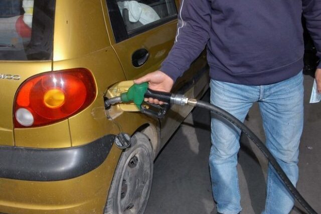Ακινητοποίησαν με βία υπάλληλο πρατηρίου καυσίμων και του πήραν τις εισπράξεις