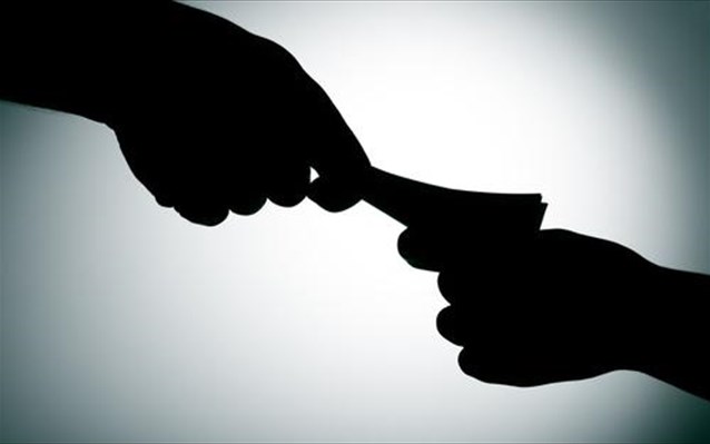 Η διαφθορά κάνει πάρτι στην υγειά των ‘Θεσμών’