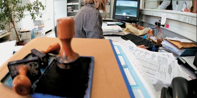 Σε έναν χρόνο αναμένεται θα ολοκληρωθεί η ηλεκτρονική διακίνηση εγγράφων στο δημόσιο