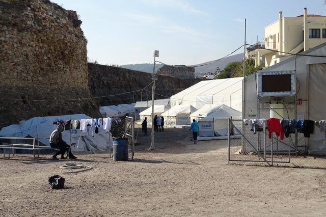 Άγγελοι και δαίμονες στον προσφυγικό καταυλισμό της Σούδας