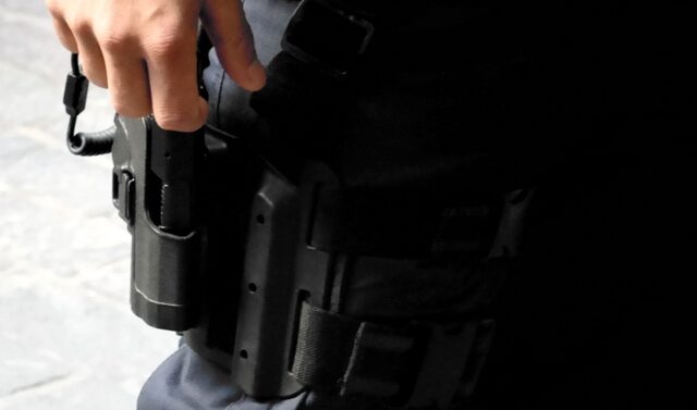 Σε διαθεσιμότητα Ειδικός Φρουρός. Τράβηξε όπλο σε κατάσταση μέθης