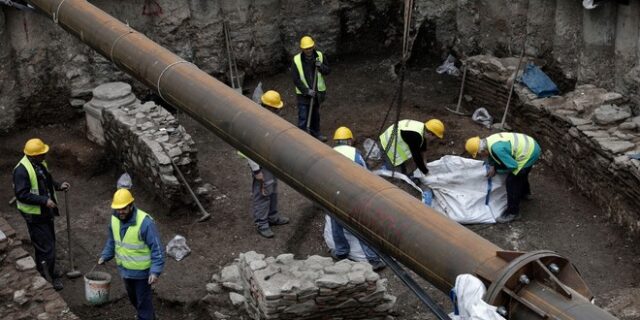 Εργαζόμενοι στη σκιά του Ρουβίκωνα