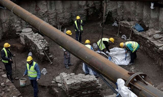 Εργαζόμενοι στη σκιά του Ρουβίκωνα