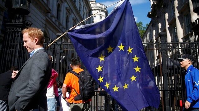 Ευρωπαϊκή Συνομοσπονδία Συνδικάτων: ‘Όχι άλλο καρφί στο φέρετρο των εργασιακών στην Ελλάδα’