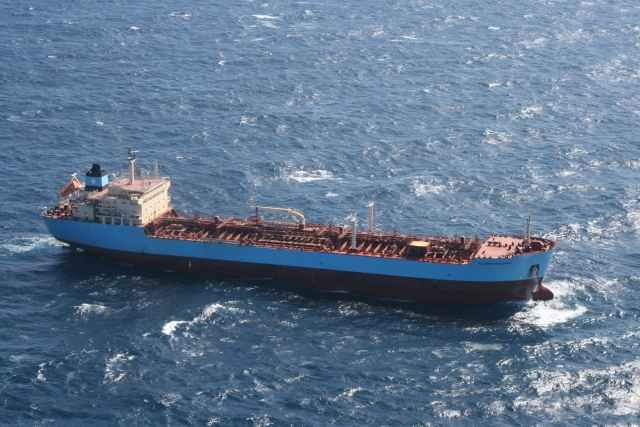 Φορτηγό πλοίο προσάραξε στην Άνδρο -Έχει πάρει κλίση 45 μοιρών