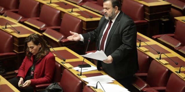 Σόου αντιπολίτευσης στη Βουλή με ιπτάμενες τροπολογίες