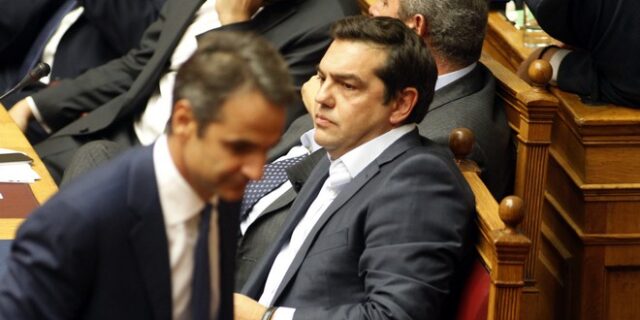 O Αλέξης, ο Κυριάκος και η μπάλα