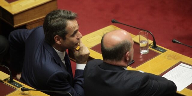Γιατί η ΝΔ σκέπτεται να ψηφίσει το ΦΠΑ στα νησιά