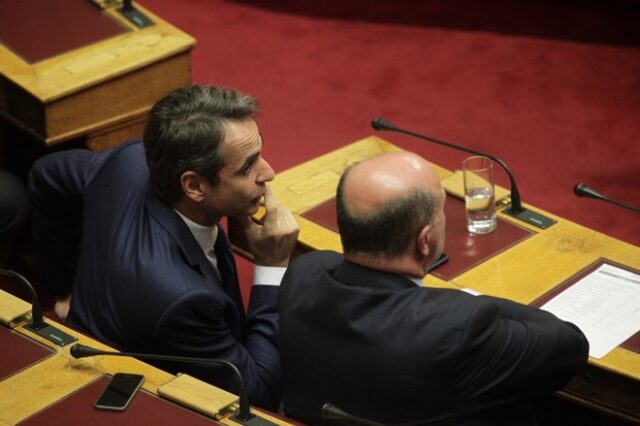Γιατί η ΝΔ σκέπτεται να ψηφίσει το ΦΠΑ στα νησιά