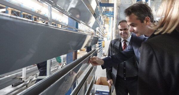 Μητσοτάκης: Η παραγωγική Ελλάδα αναστενάζει