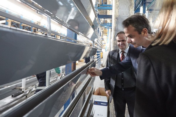 Μητσοτάκης: Η παραγωγική Ελλάδα αναστενάζει