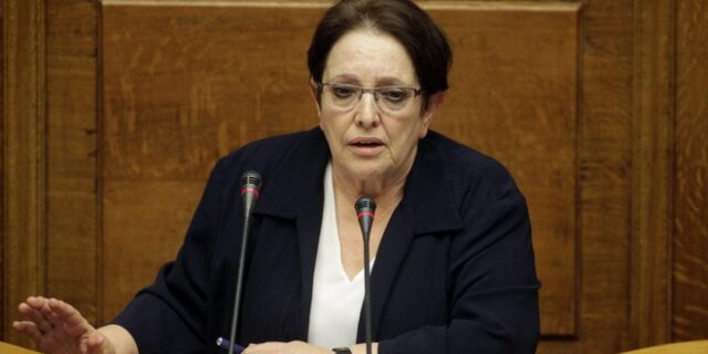 Παπαρήγα: Δεν μπορεί ο ΣΥΡΙΖΑ να δηλώνει αριστερά, όταν μιλά για συσσίτια και κουπόνια