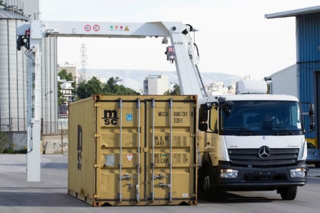 Παπαστράτος: Σημαντική δωρεά για την καταπολέμηση του λαθρεμπορίου