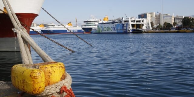Πρωτομαγιά: ‘Δεμένα’ τα πλοία στα λιμάνια