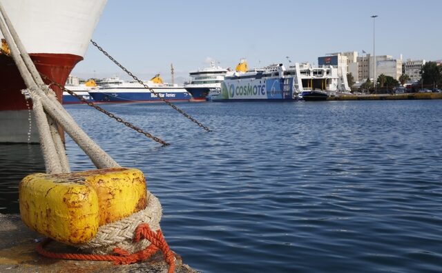 Πρωτομαγιά: ‘Δεμένα’ τα πλοία στα λιμάνια