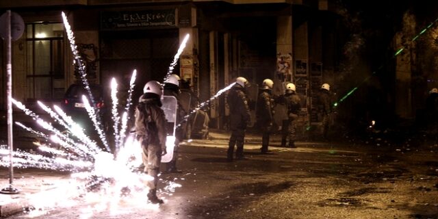 Πρωτοφανής πρόκληση στα Εξάρχεια: ‘Που είναι ο Αλέξης;’