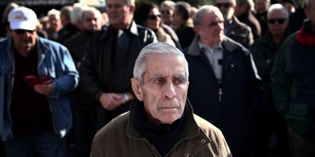 Μετά τους συνταξιούχους σειρά έχουν οι μικρομεσαίες επιχειρήσεις