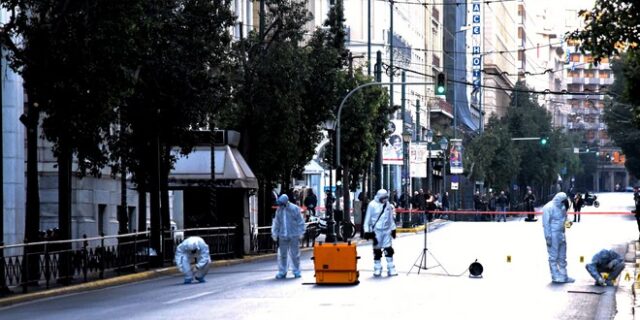 Ελεγχόμενες εκρήξεις σε βόμβα έξω από το Υπουργείο Εργασίας