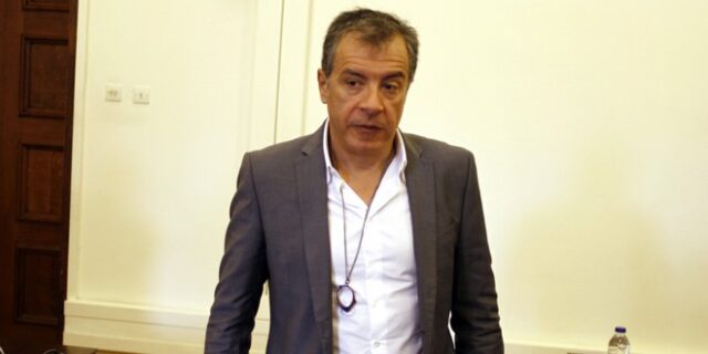 Ο Στ. Θεοδωράκης ‘πενθεί’ για τα δύο χρόνια ΣΥΡΙΖΑ
