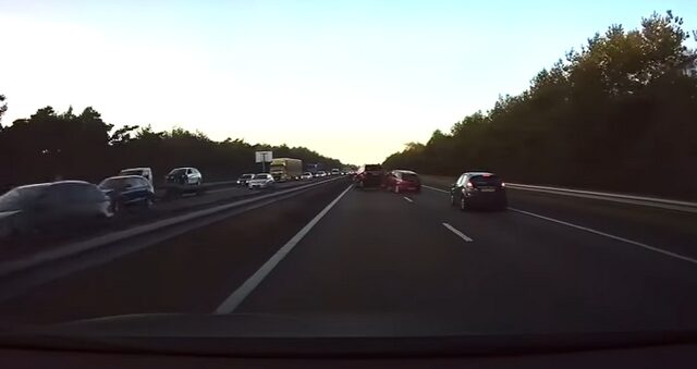 Το νέο Autopilot της Tesla προέβλεψε τρακάρισμα!