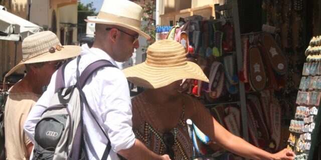 Ικανοποιημένοι οι φορείς του τουρισμού από το πάγωμα του ΦΠΑ στα νησιά