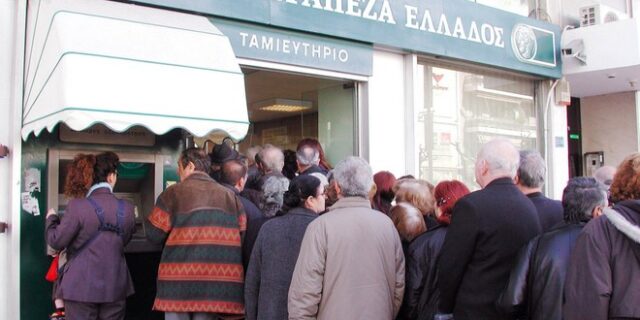 Συνωστισμός στα γκισέ των τραπεζών και διαδικτυακά για την πληρωμή του ΕΝΦΙΑ
