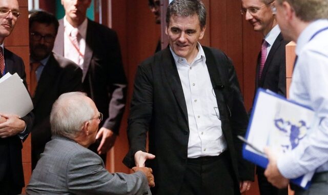 Αθήνα σε Σόιμπλε: Εμείς συζητάμε με τους θεσμούς, αλλά δεν θα υπάρξουν αντιρρήσεις