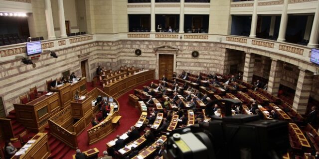 ‘Ναι’ της Βουλής στη 13η σύνταξη με ευρύτατη πλειοψηφία 196 βουλευτών