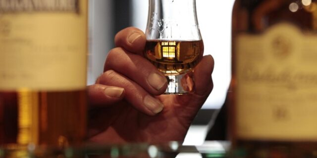 Στην υγειά του Brexit πίνουν οι Σκωτσέζοι παραγωγοί ουίσκι