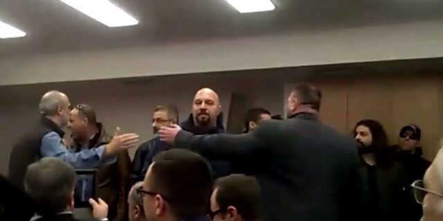 Εισβολή της Χρυσής Αυγής σε εκδήλωση για τις μειονότητες στην ΕΣΗΕΑ