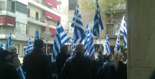 Πόλεμος ΕΣΗΕΑ- ΣΥΡΙΖΑ για τη Χρυσή Αυγή