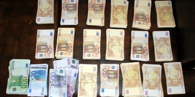 Διακινούσαν πλαστά χαρτονομίσματα υψηλής πιστότητας των 20 και των 50 ευρώ