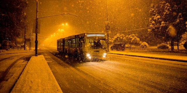 Συνεχίζεται ο χιονιάς. Σε ετοιμότητα Τροχαία και Πυροσβεστική