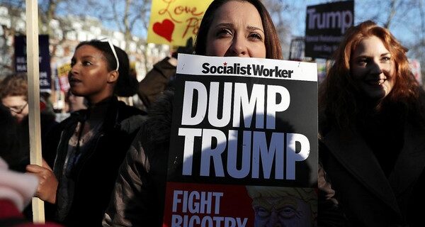 Πορείες γυναικών κατά του Τραμπ σε πολλές χώρες