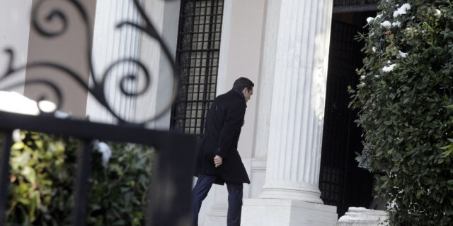 Σε Γενεύη, Παρίσι και Βρυξέλλες η κυβέρνηση