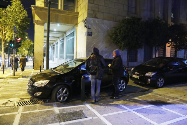 Ύποπτο όχημα σταθμευμένο έξω από την ΤτΕ
