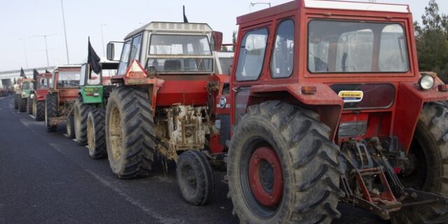 Ένταση στο μπλόκο των Ευζώνων μεταξύ αγροτών και αστυνομίας