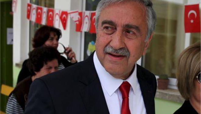 Ο Ακιντζί επιμένει για τα τουρκικά στρατεύματα